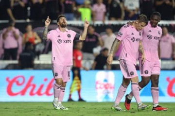 开云体育网址最新-布教授阿尔瓦助力 梅西梅开二度 3战5球1助攻